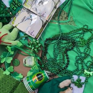 St Patricks Day Bundle parade necklace pin hat top hair ribbons gift bag Party